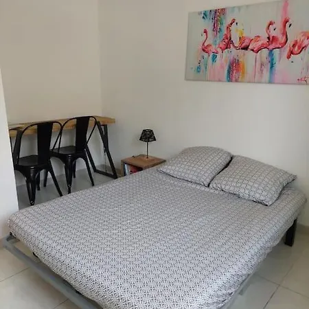 Daire F3 2sdb Proche Centre Et Route Des Plages